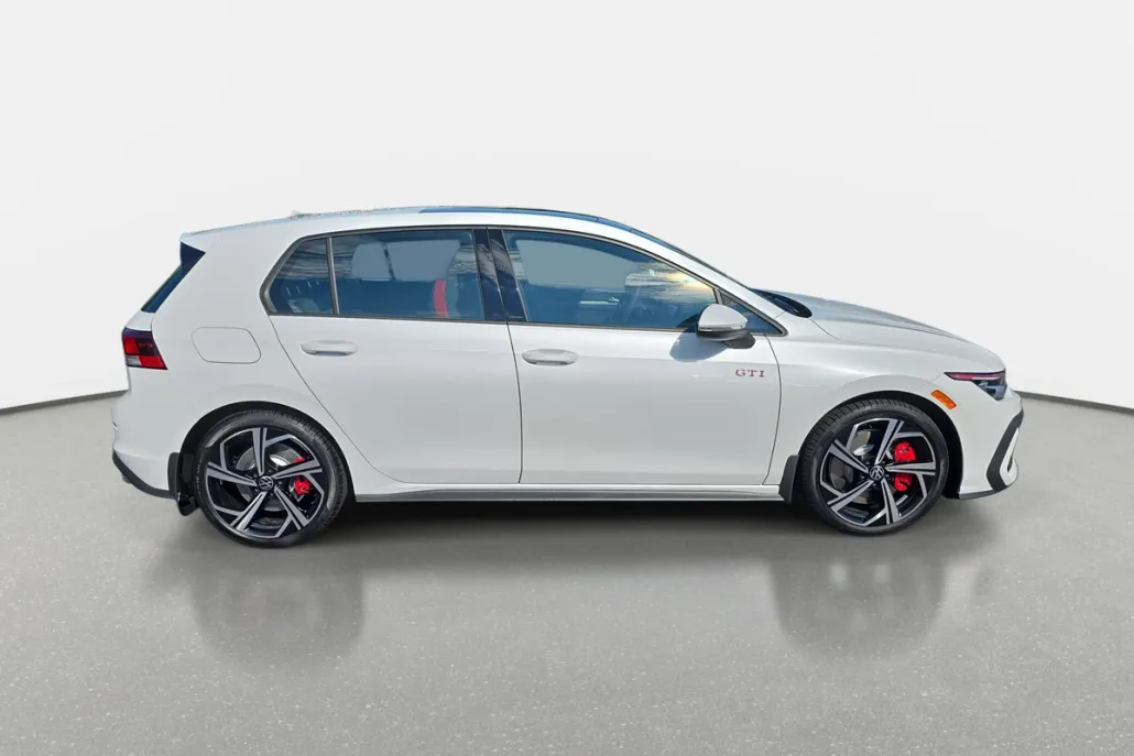 2025 Volkswagen Golf GTI SE photo 1