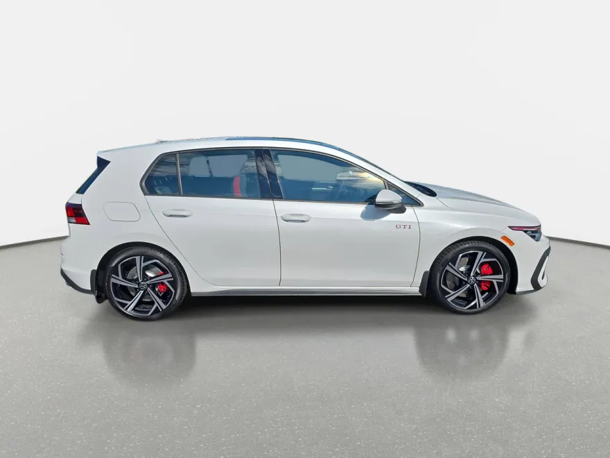 2025 Volkswagen Golf GTI SE photo 1
