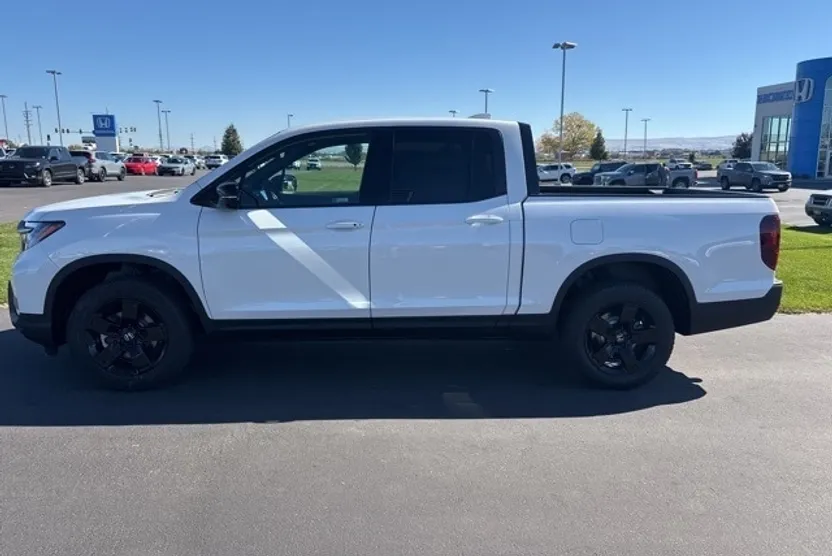 2026 Honda Ridgeline Black Edition photo 1