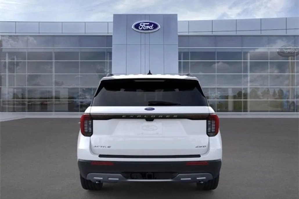 2025 Ford Explorer photo 1