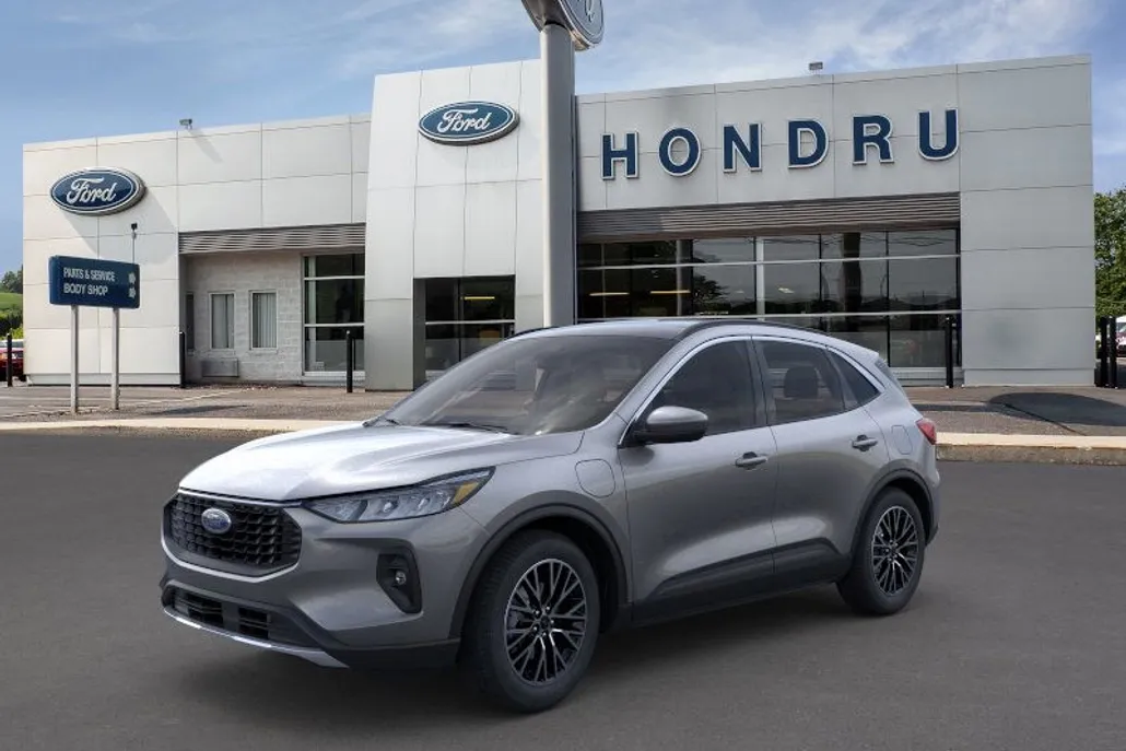 2025 Ford Escape Titanium photo 1