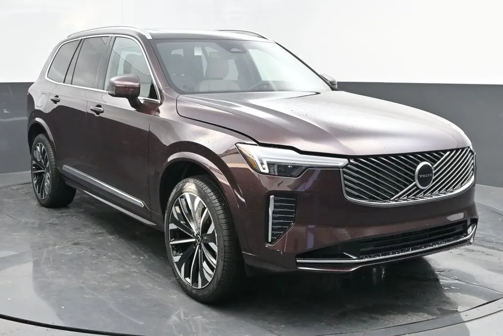 2025 Volvo XC90 T8 Core photo 1