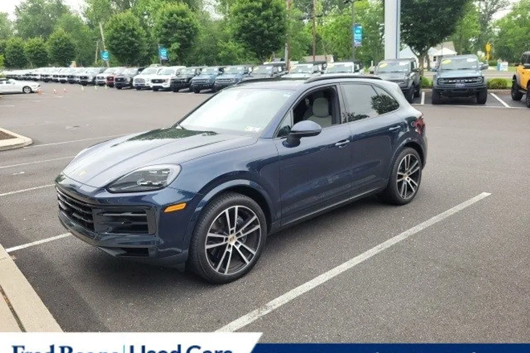 2024 Porsche Cayenne Base photo 1