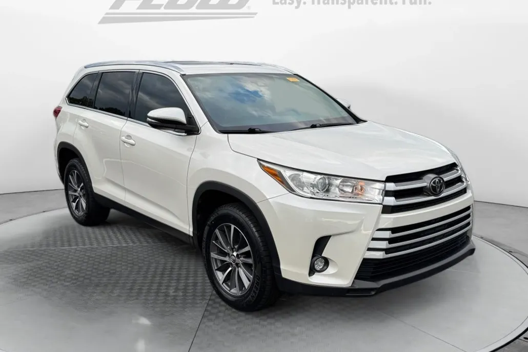 2019 Toyota Highlander XLE photo 1