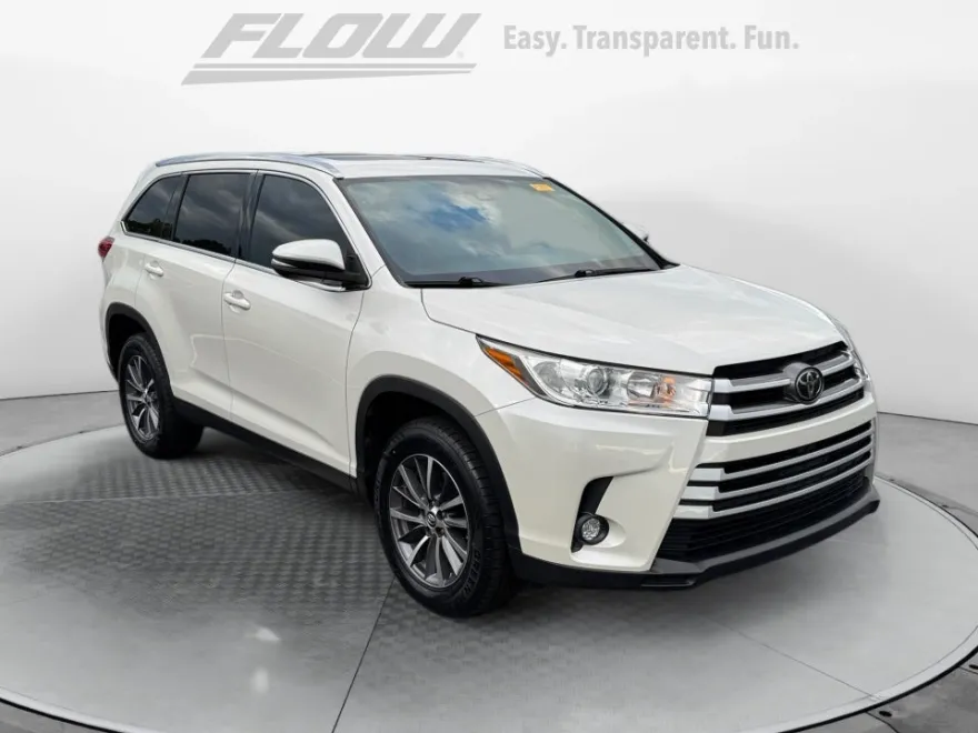 2019 Toyota Highlander XLE photo 1
