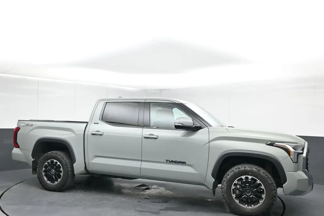 2022 Toyota Tundra SR5 photo 1