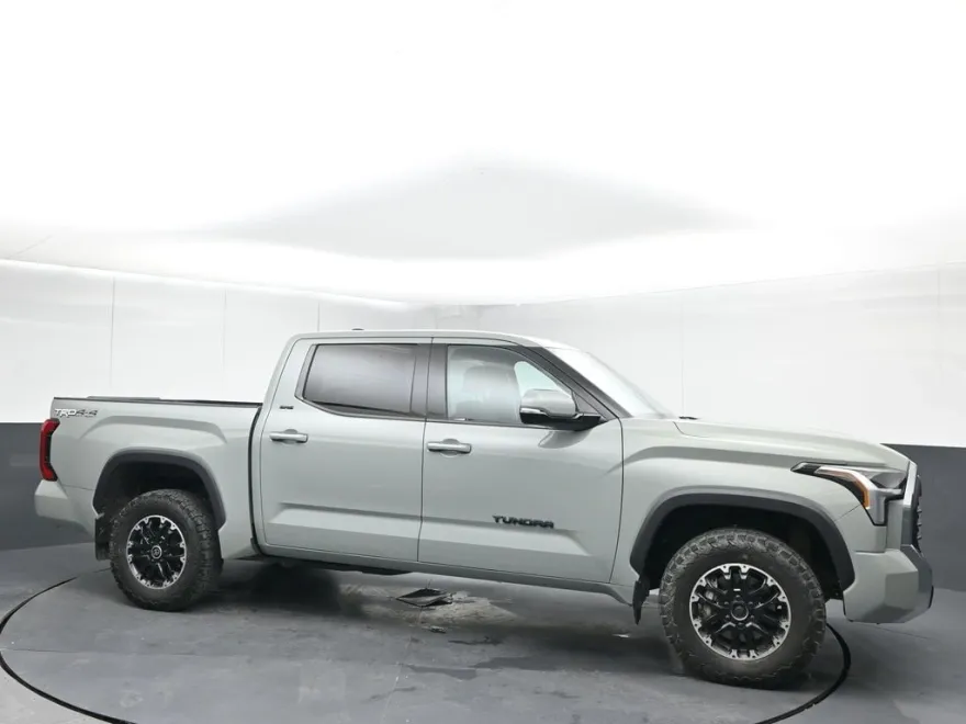 2022 Toyota Tundra SR5 photo 1