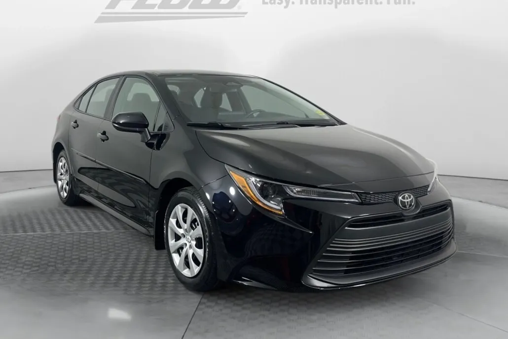 2025 Toyota Corolla LE photo 1