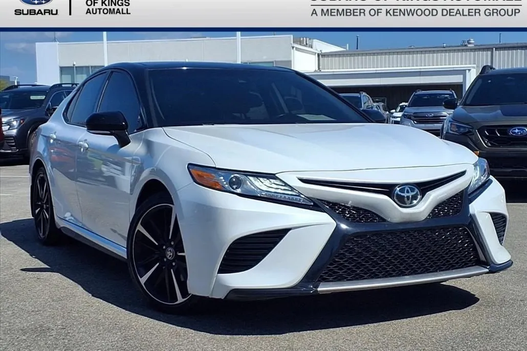 2020 Toyota Camry XSE photo 1