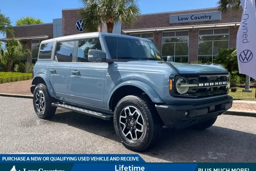 2024 Ford Bronco Outer Banks photo 1