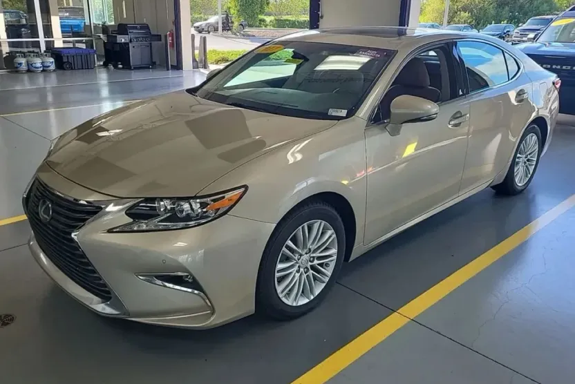 2017 Lexus ES 350 photo 1