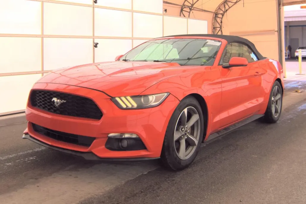 2016 Ford Mustang V6 Convertible photo 1