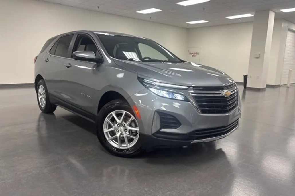 2023 Chevrolet Equinox LT photo 1