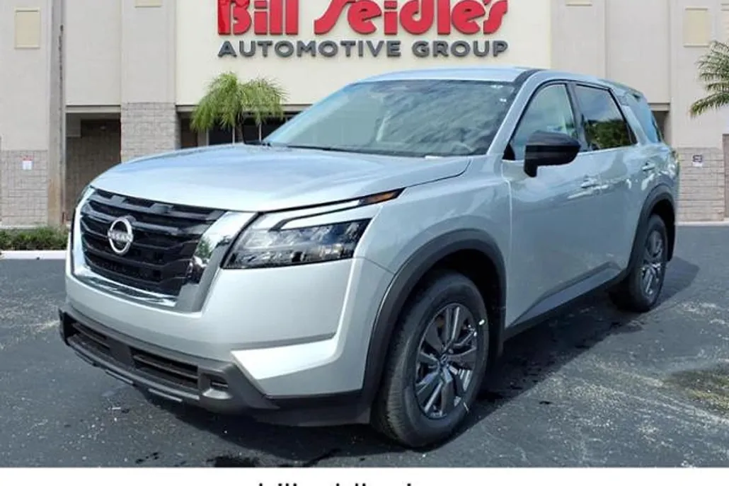 2025 Nissan Pathfinder S photo 1