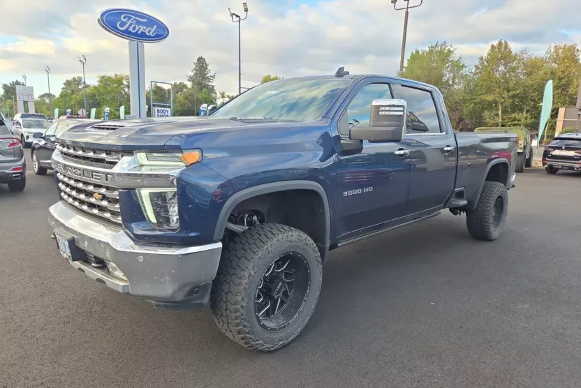 2022 Chevrolet Silverado 3500HD LTZ photo 1