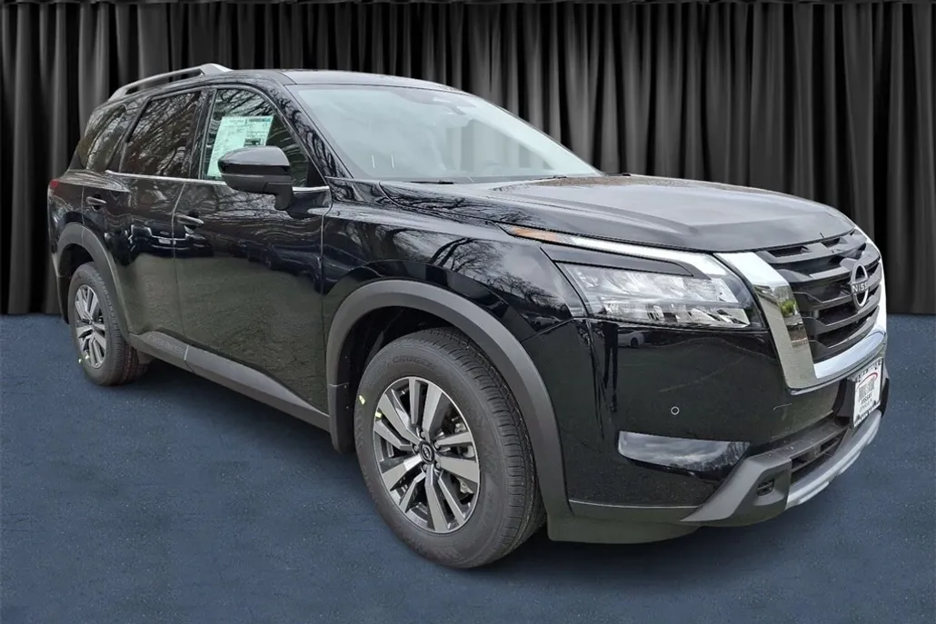 2025 Nissan Pathfinder SL photo 1
