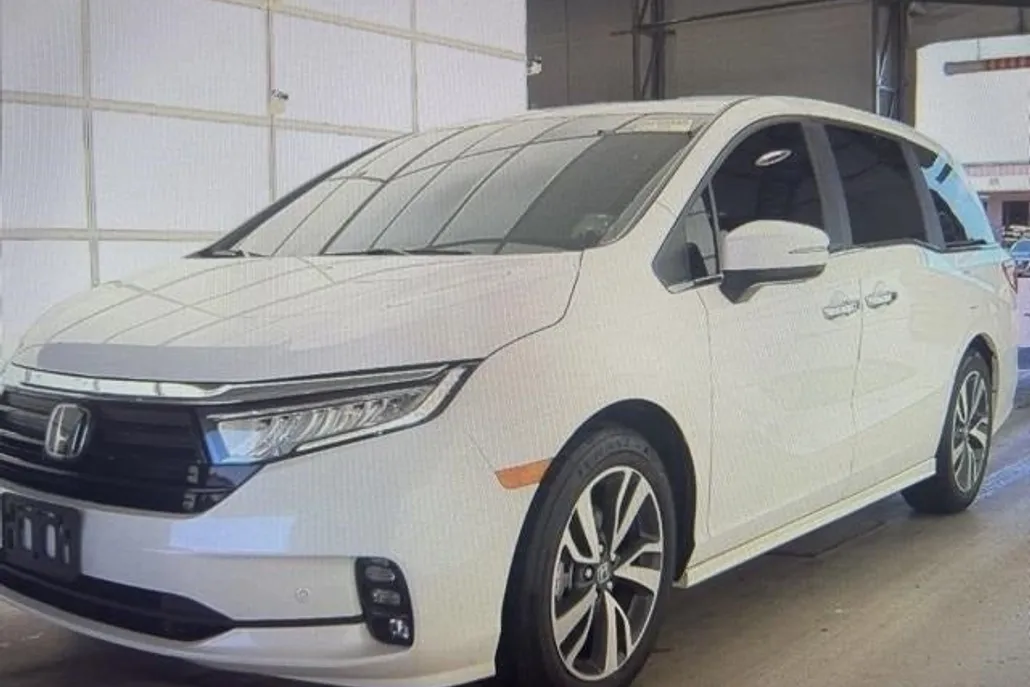 2024 Honda Odyssey Touring photo 1