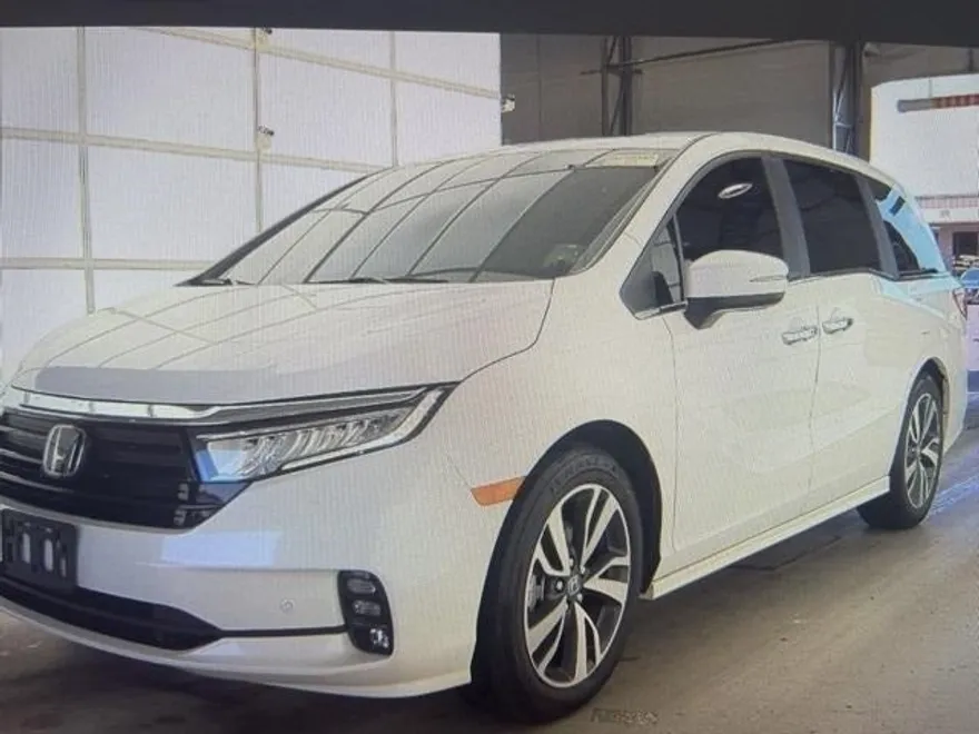 2024 Honda Odyssey Touring photo 1