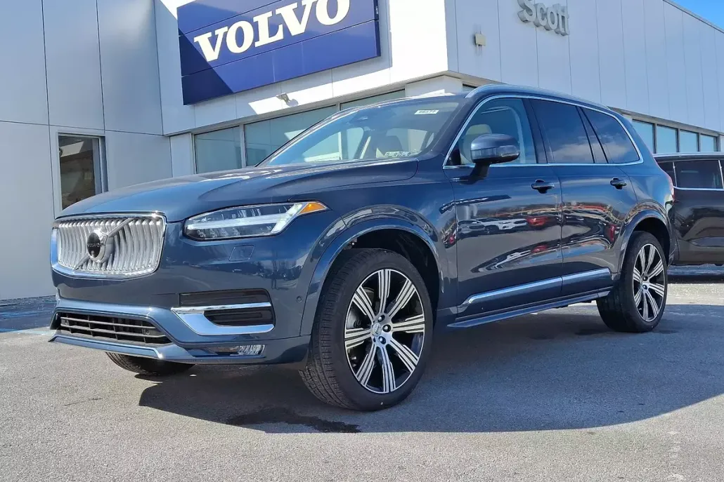 2025 Volvo XC90 Plus photo 1