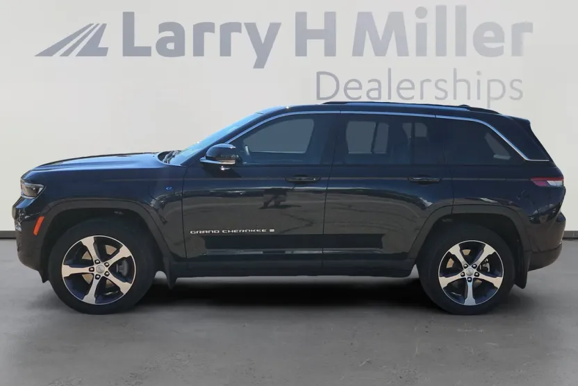 2022 Jeep Cherokee Limited 4xe photo 1