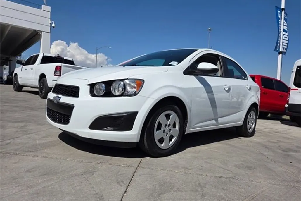 2015 Chevrolet Sonic LS photo 1
