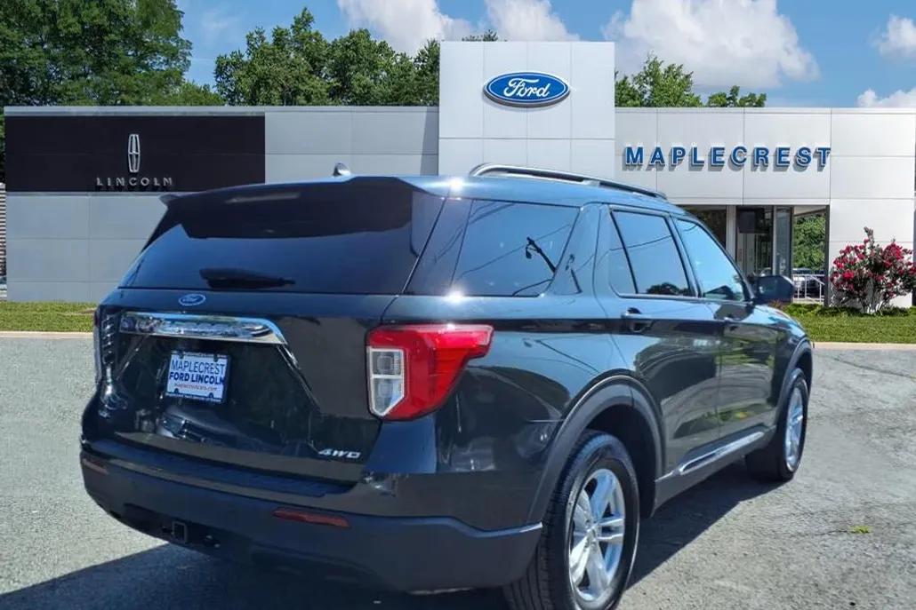2022 Ford Explorer XLT photo 1