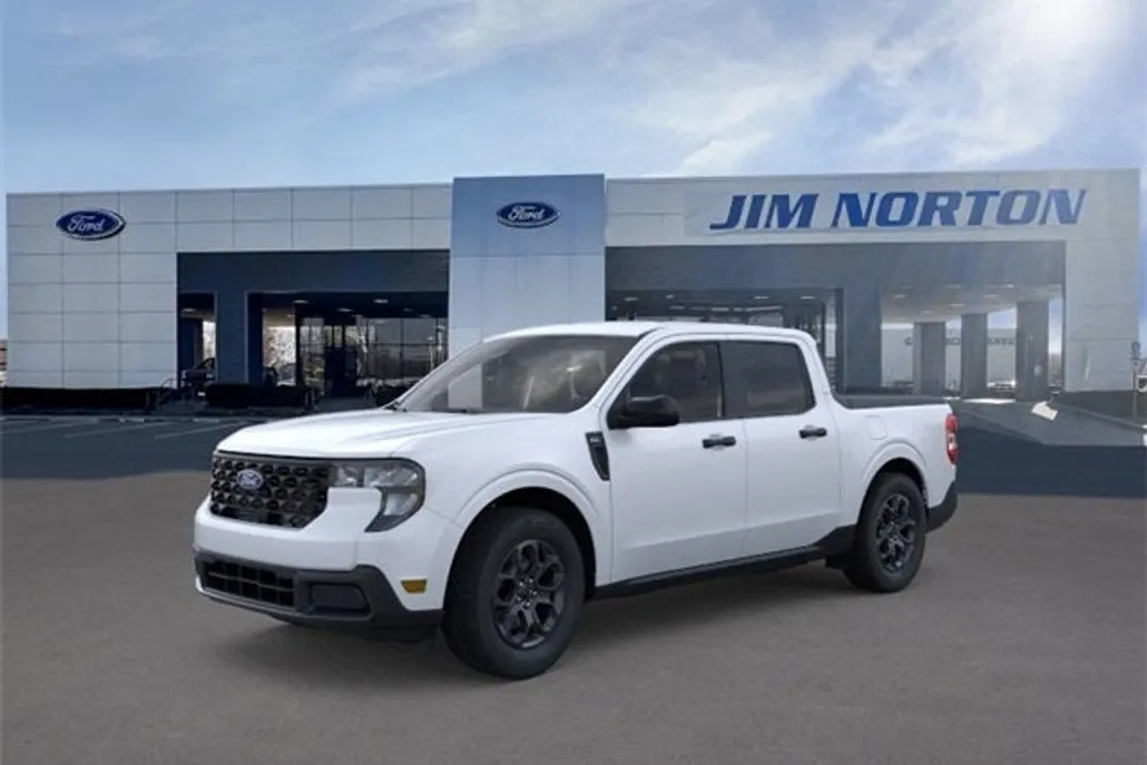 2025 Ford Maverick XLT photo 1