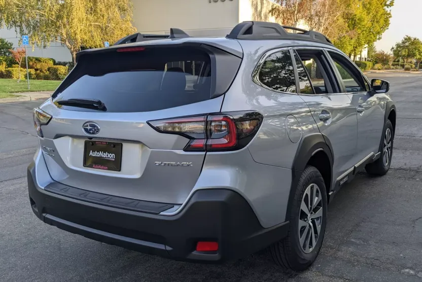 2025 Subaru Outback Premium photo 1