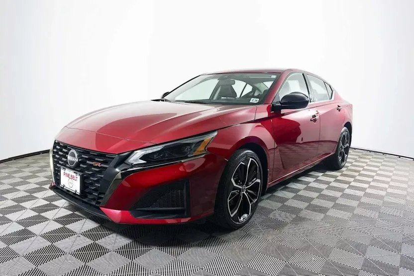 2023 Nissan Altima 2.5 SR photo 1