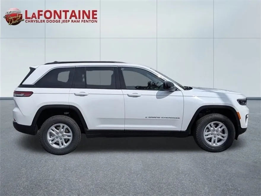 2025 Jeep Grand Cherokee Laredo photo 1