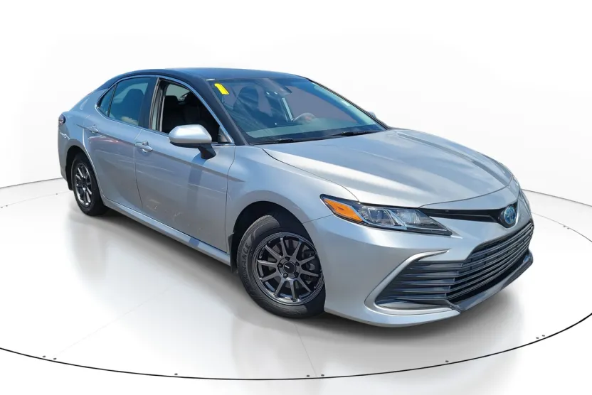 2021 Toyota Camry Hybrid LE photo 1