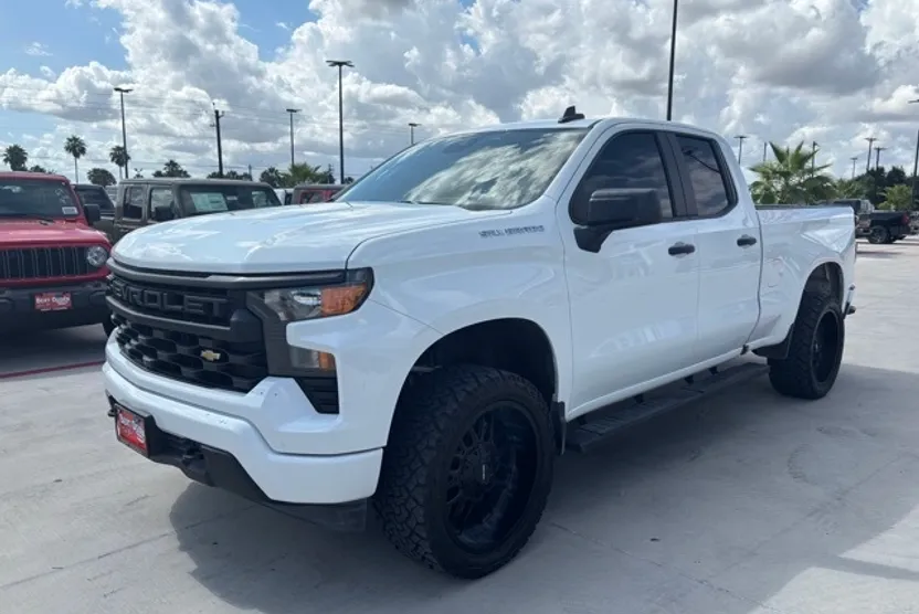 2023 Chevrolet Silverado 1500 Custom photo 1