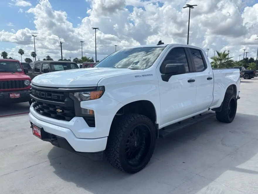 2023 Chevrolet Silverado 1500 Custom photo 1