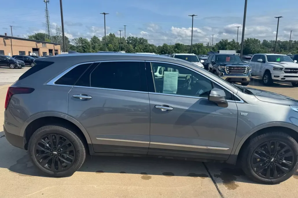 2022 Cadillac XT5 Luxury photo 1