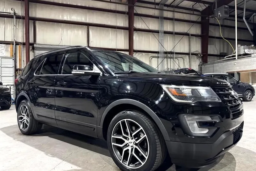 2017 Ford Explorer Sport photo 1