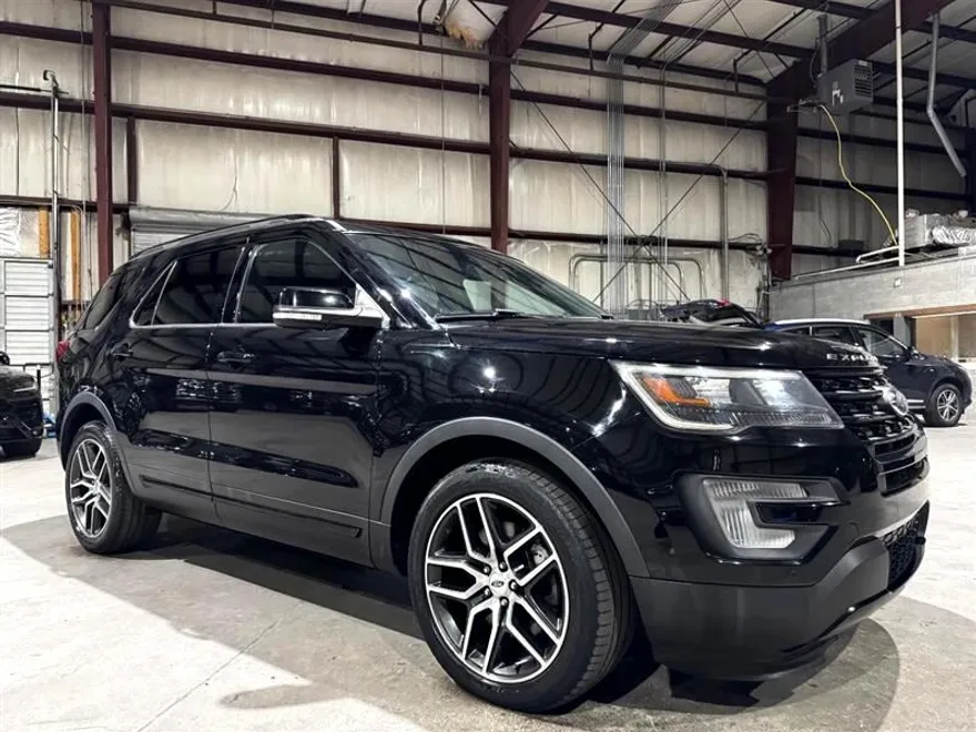 2017 Ford Explorer Sport photo 1