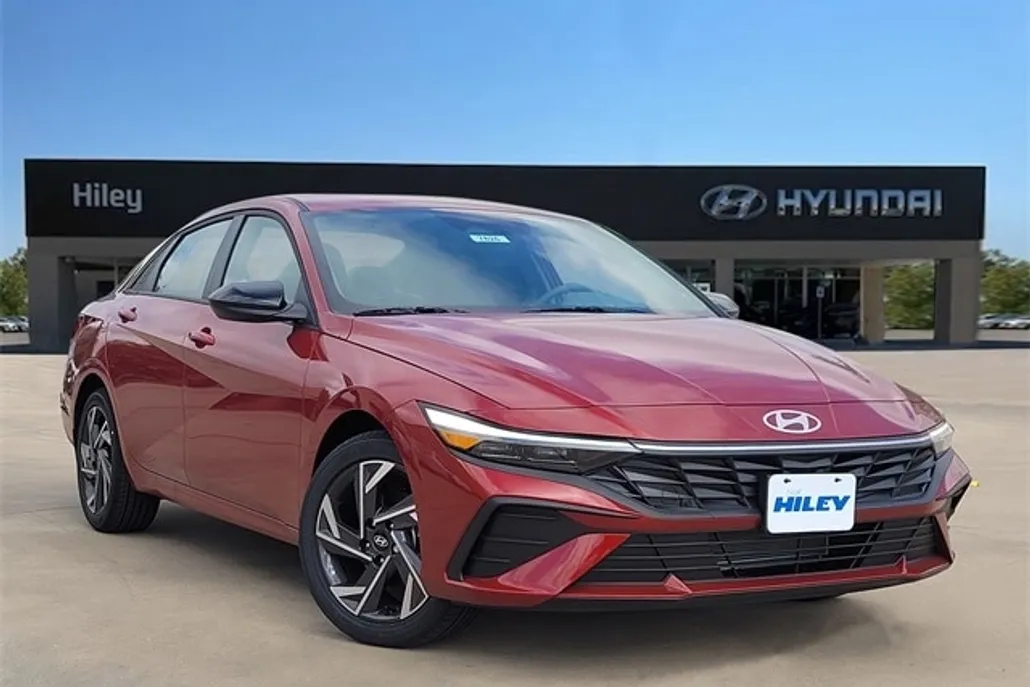 2025 Hyundai Elantra SEL Sport photo 1