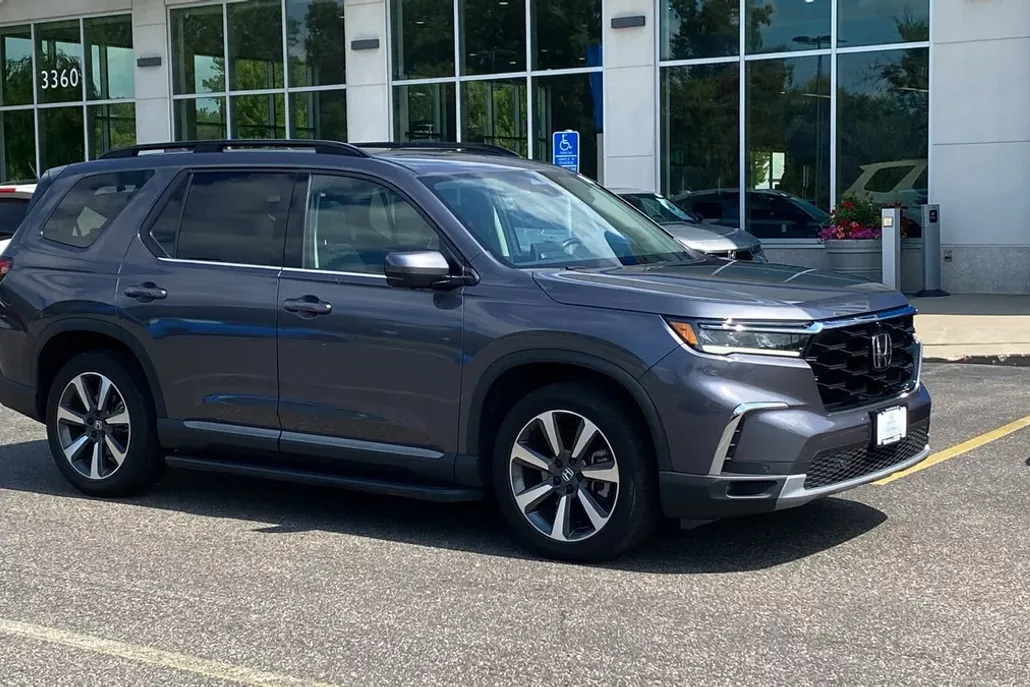 2025 Honda Pilot Elite photo 1