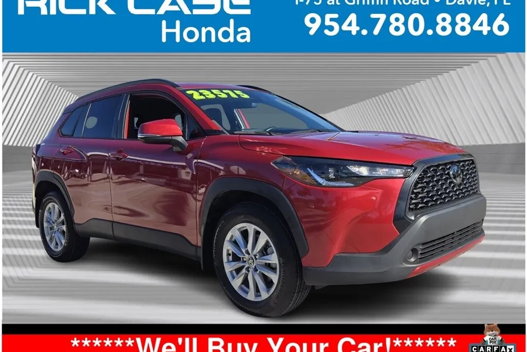 2022 Toyota Corolla Cross LE photo 1