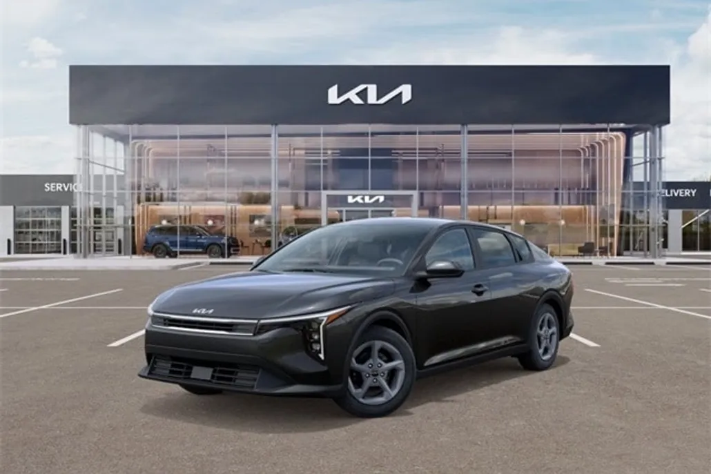 2025 Kia K4 LXS photo 1