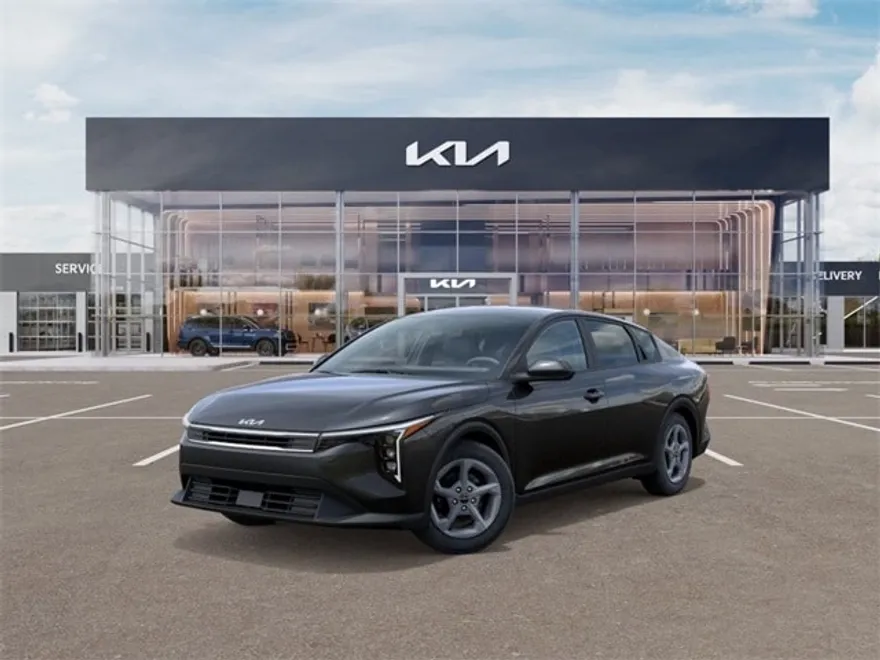 2025 Kia K4 LXS photo 1