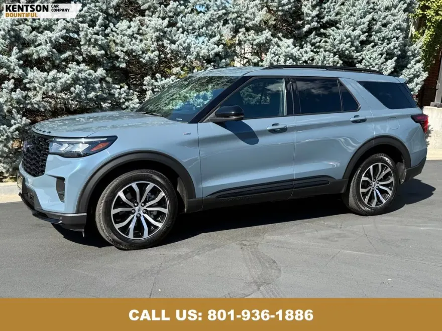 2025 Ford Explorer ST-Line photo 1