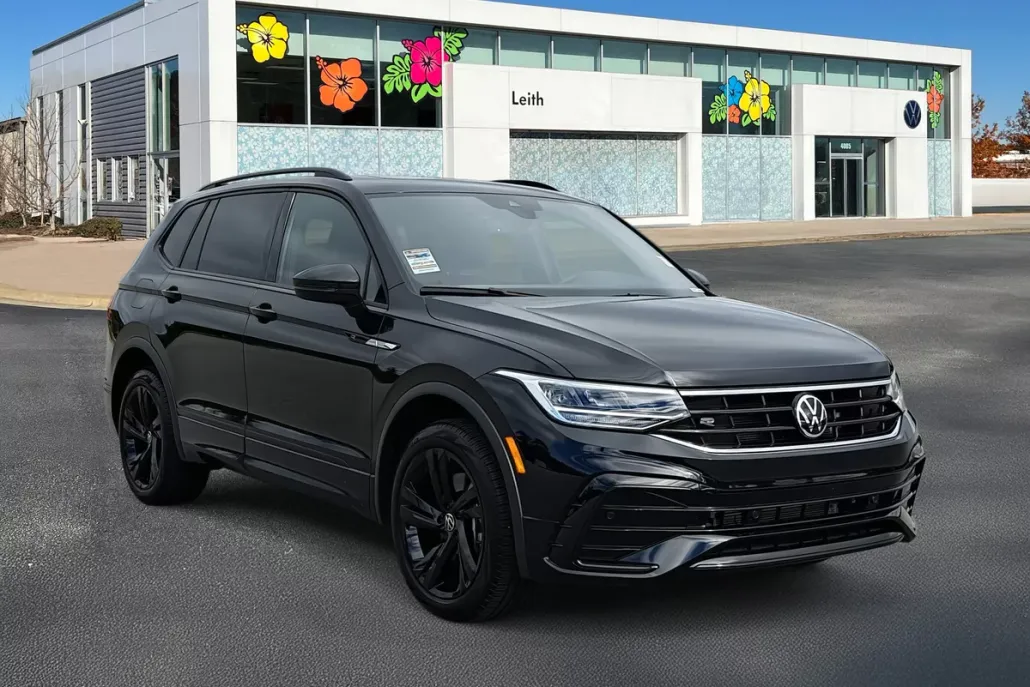 2024 Volkswagen Tiguan SE R-Line Black photo 1