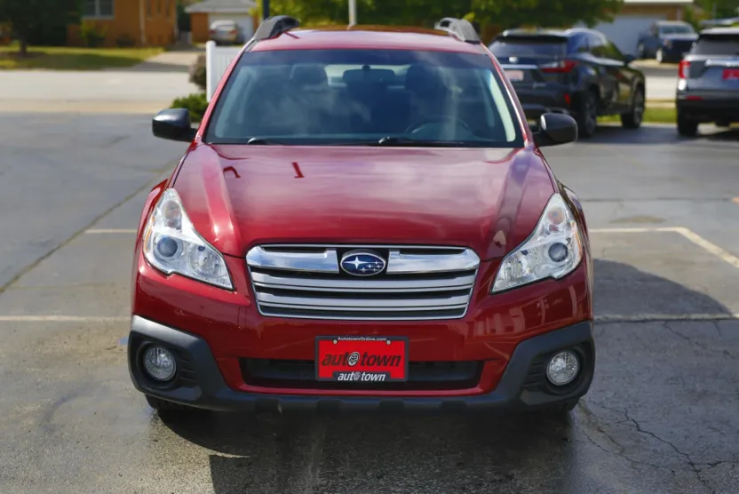2013 Subaru Outback 2.5i Premium photo 1