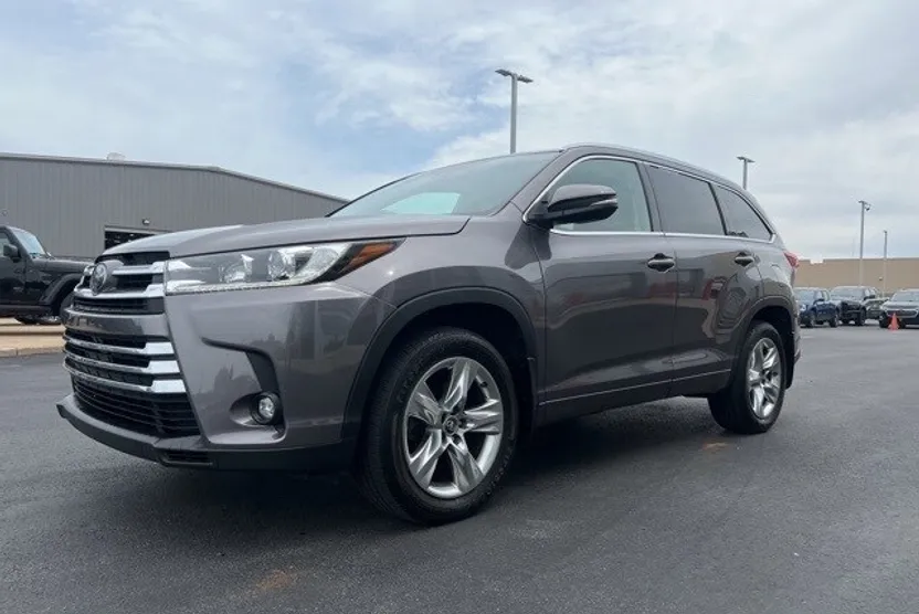 2019 Toyota Highlander Limited photo 1