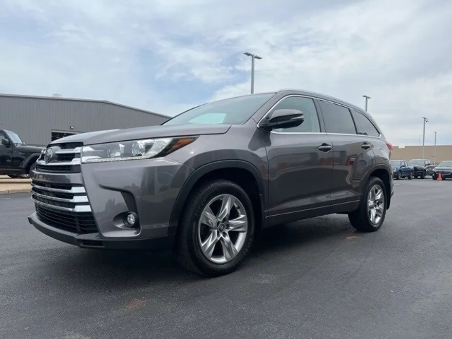 2019 Toyota Highlander Limited photo 1