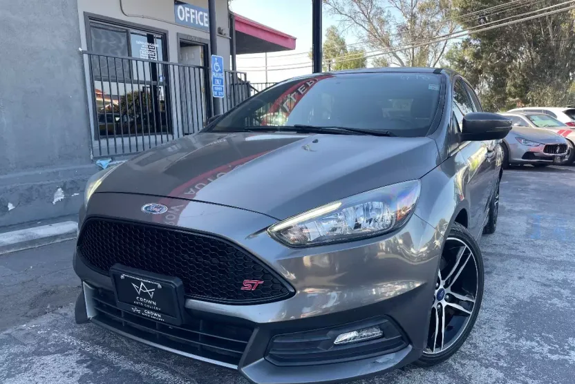2015 Ford Focus ST photo 1