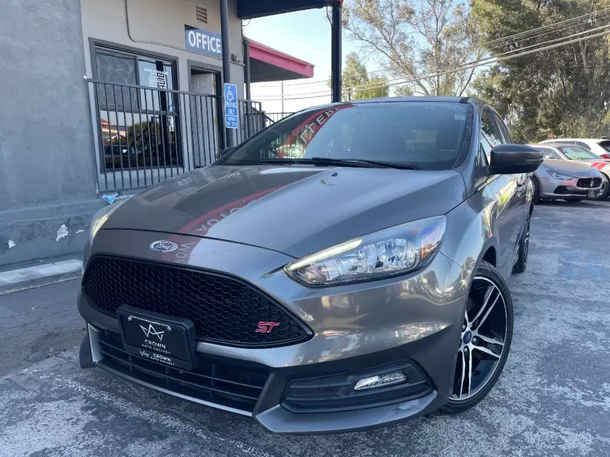 2015 Ford Focus ST photo 1