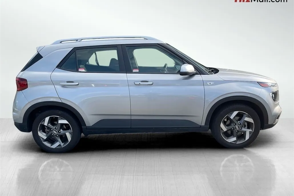2024 Hyundai Venue SEL photo 1