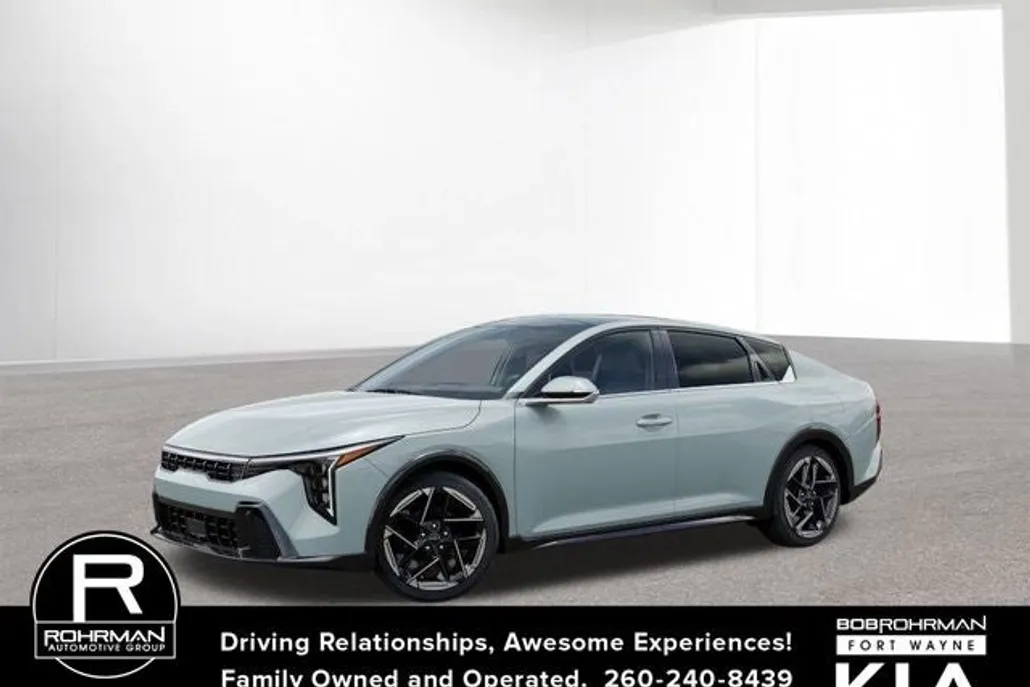 2025 Kia K4 GT-Line photo 1
